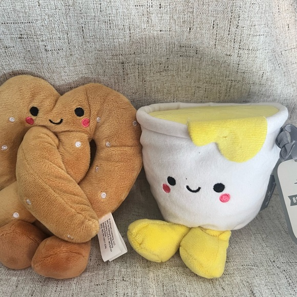 Better Together Pretzel and Cheese Dip Magnetic Plush, 5", Hallmark - Picture 3 of 5